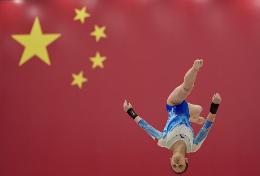 与朋友一起分享ag九游会在线娱乐的欢乐